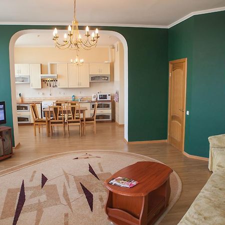 Apartment In 2 Min From Poznyaky Metro Station Киев Экстерьер фото
