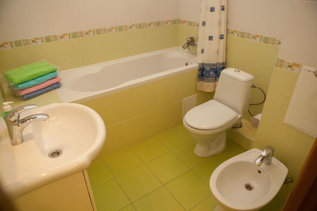 Apartment In 2 Min From Poznyaky Metro Station Киев Экстерьер фото
