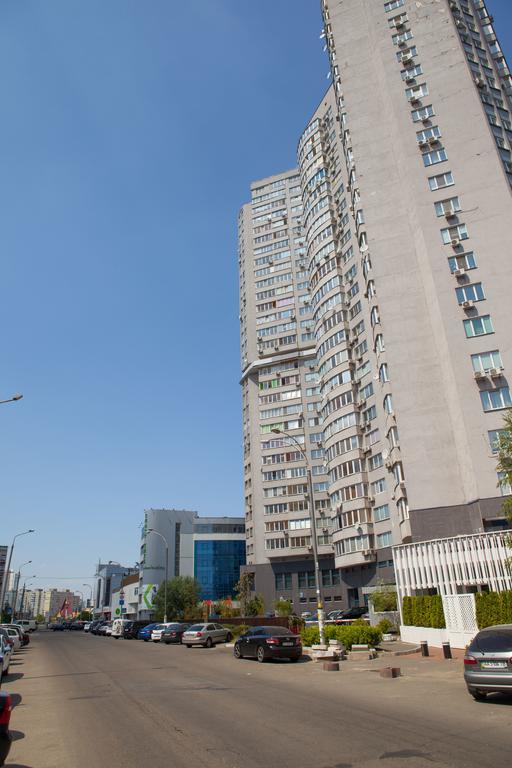 Apartment In 2 Min From Poznyaky Metro Station Киев Экстерьер фото