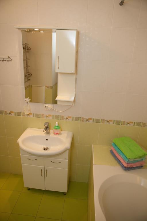 Apartment In 2 Min From Poznyaky Metro Station Киев Экстерьер фото