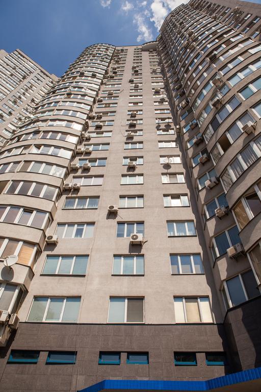 Apartment In 2 Min From Poznyaky Metro Station Киев Экстерьер фото