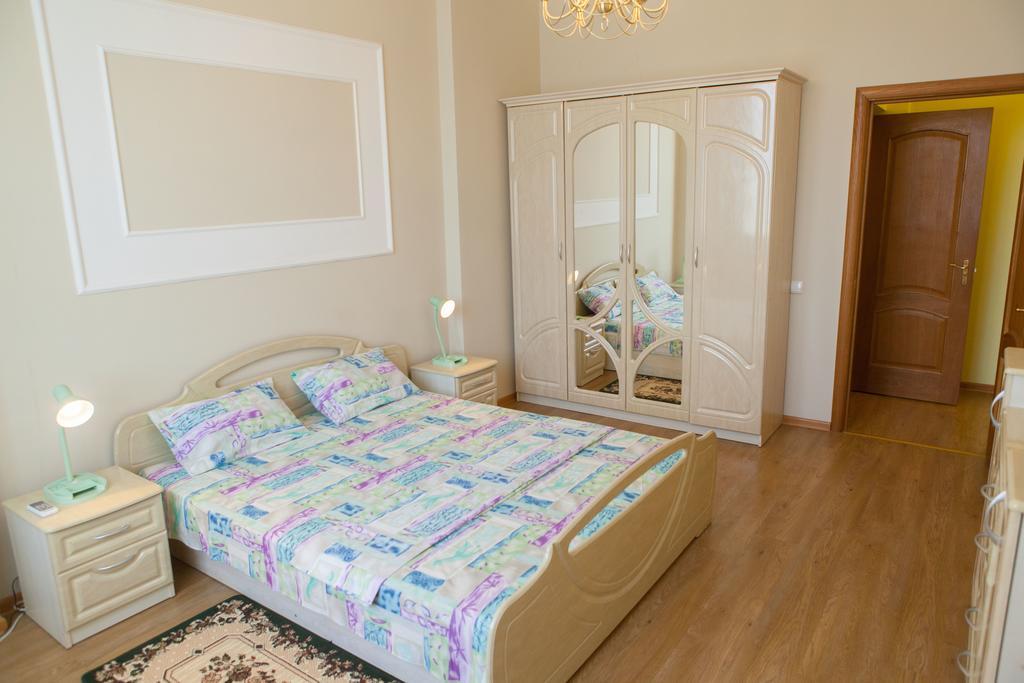 Apartment In 2 Min From Poznyaky Metro Station Киев Экстерьер фото